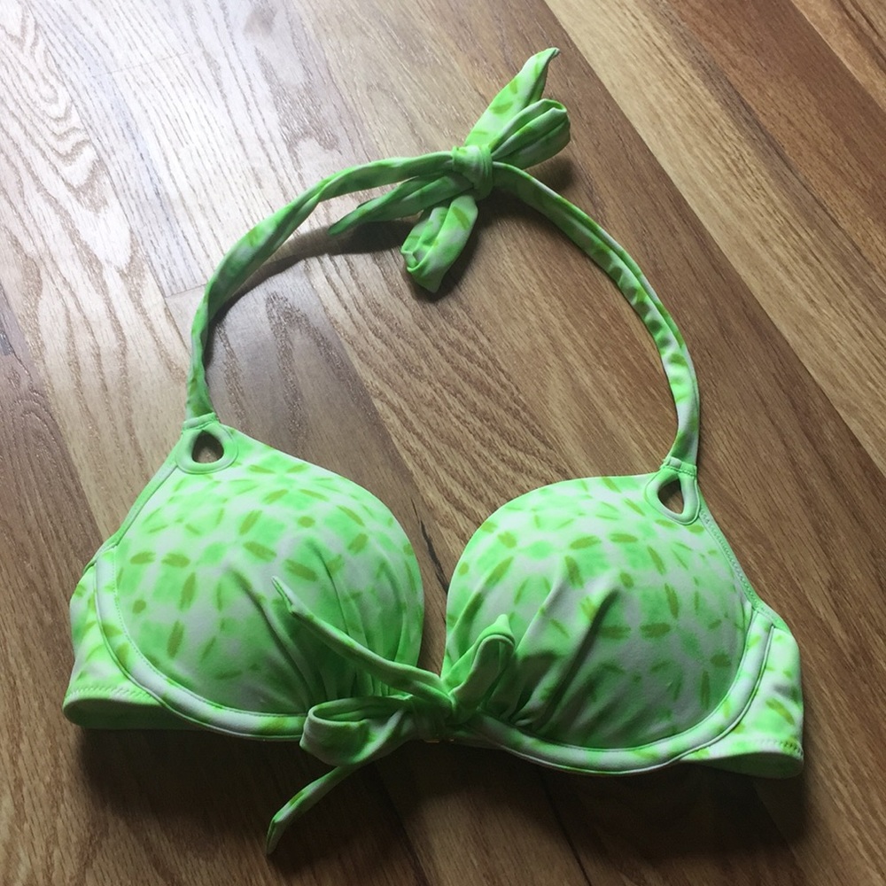 👙2/$15👙Victoria’s Secret bikini top